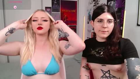 Snapshot of chloe_levine chatting on February 2026 04:10:02 PM Chloe Levine online show from February 2026 04:10:02 PM