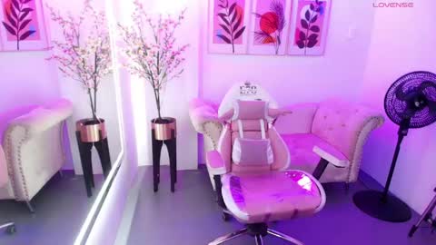 Chloe  online show from May 2026 12:00:01 PM
