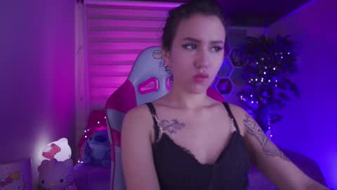 CLOE  online show from November 2025 09:47:01 PM