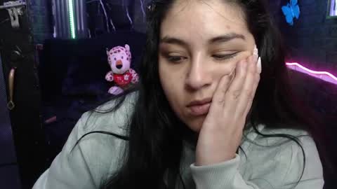 chloe_smith5 online show from April 2026 01:05:02 PM