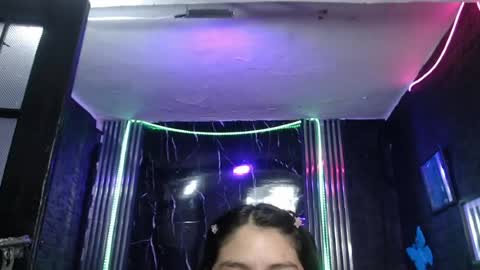 chloe_smith5 online show from May 2026 01:18:01 PM