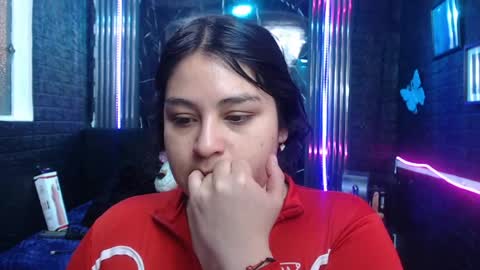 Snapshot of chloe_smith5 chatting on June 2026 01:14:01 PM chloe_smith5 online show from June 2026 01:14:01 PM