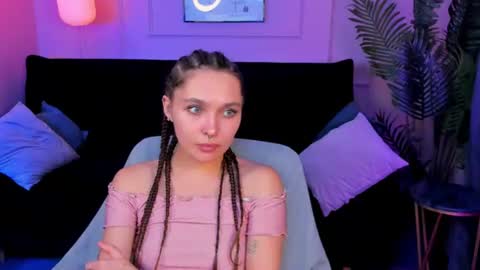 Chloe online show from June 2026 07:20:01 PM