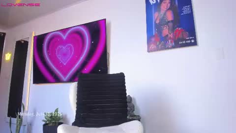 Snapshot of chloebigcockxx chatting on July 2026 06:00:02 PM Im Chloe independent account online show from July 2026 06:00:02 PM