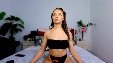 Chloe online show from November 2025 06:03:02 AM