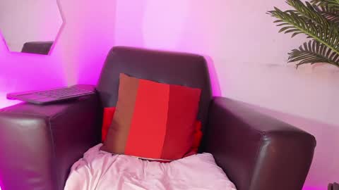 Chloe  online show from March 2025 11:05:01 PM