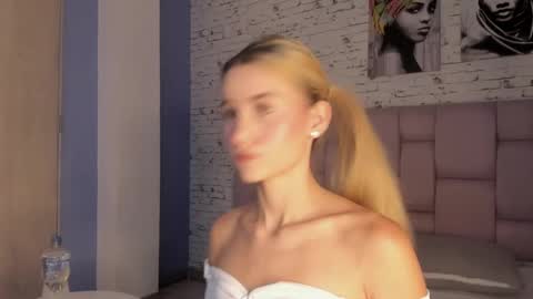 ChloeeLaurent online show from October 2025 07:03:02 PM