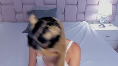 ChloeeLaurent online show from October 2025 04:48:01 AM