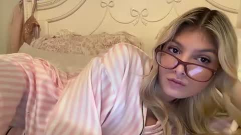 Snapshot of chloeesage chatting on July 2026 10:12:01 PM chloeesage online show from July 2026 10:12:01 PM