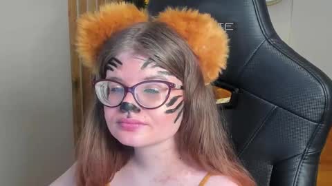 Snapshot of chloehalses chatting on February 2026 06:45:01 PM ChloeHalses online show from February 2026 06:45:01 PM