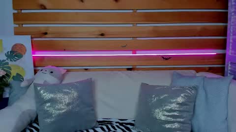 Chloe online show from November 2025 01:25:02 AM