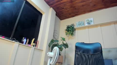 Snapshot of chloerossee chatting on January 2025 01:37:02 AM Chloe rosse online show from January 2025 01:37:02 AM