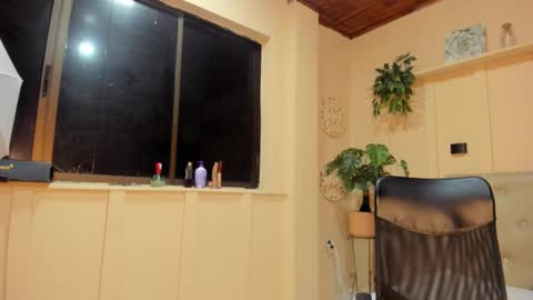 Snapshot of chloerossee chatting on March 2025 01:11:01 AM Chloe rosse online show from March 2025 01:11:01 AM