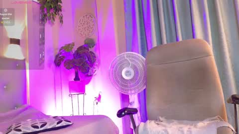 Snapshot of chloerossee chatting on October 2025 01:13:01 AM Chloe rosse online show from October 2025 01:13:01 AM