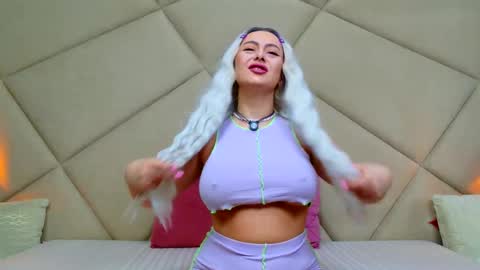 Chloe Vee online show from February 2026 06:10:01 AM