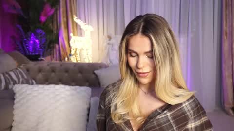 Snapshot of chloevelvetx chatting on December 2025 09:46:02 PM Chloe online show from December 2025 09:46:02 PM