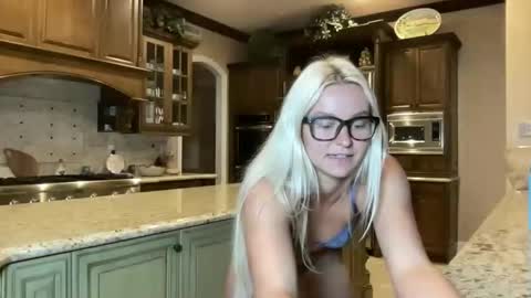 Snapshot of chloexbabe chatting on April 2026 07:12:02 AM Chloe Babe online show from April 2026 07:12:02 AM