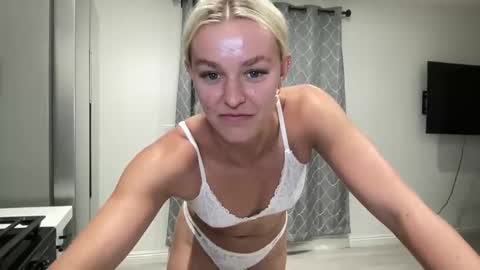 Snapshot of chloexbabe chatting on May 2026 05:35:01 AM Chloe Babe online show from May 2026 05:35:01 AM