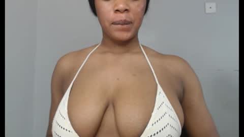 Snapshot of choco_chocox chatting on September 2025 09:43:01 AM ESTHER online show from September 2025 09:43:01 AM