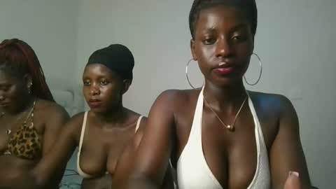 Snapshot of chocolate_iva chatting on October 2025 07:04:02 PM Iva online show from October 2025 07:04:02 PM