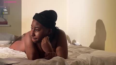 Snapshot of chocolatebunnycakez chatting on December 2025 01:11:01 AM chocolatebunnycakez online show from December 2025 01:11:01 AM