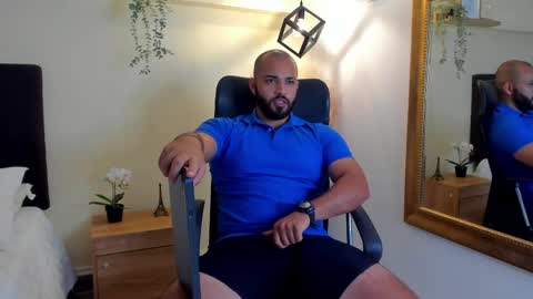Snapshot of chris_varden chatting on May 2026 08:15:01 PM Chris Varden online show from May 2026 08:15:01 PM