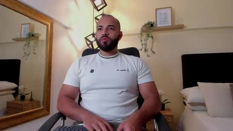 Snapshot of chris_varden chatting on May 2026 03:24:02 AM Chris Varden online show from May 2026 03:24:02 AM