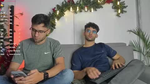 Im Chirs IM MODEL INDEPENDT online show from December 2024 03:58:01 AM