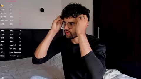 Im Chirs IM MODEL INDEPENDT online show from February 2025 09:10:01 PM