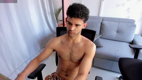 Im Chirs IM MODEL INDEPENDT online show from March 2025 03:27:01 PM