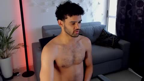 Im Chirs IM MODEL INDEPENDT online show from March 2025 04:57:01 PM