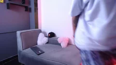 Snapshot of chrislyonss chatting on December 2025 07:20:02 PM chrislyonss online show from December 2025 07:20:02 PM