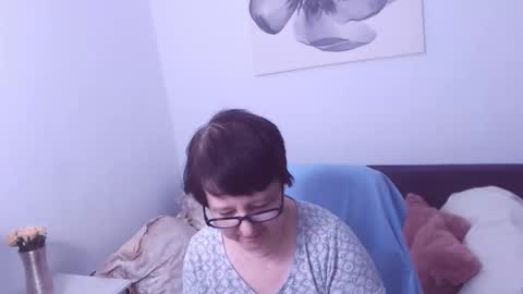 Christa online show from November 2025 05:53:01 PM