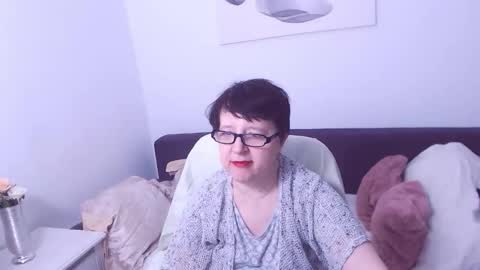 Christa online show from November 2025 04:27:01 PM