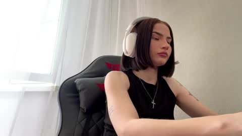christelgabisi online show from May 2026 12:21:02 PM