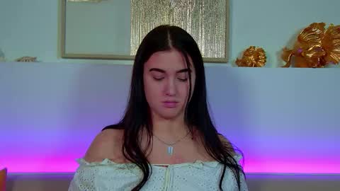 Christina online show from November 2025 06:34:02 PM