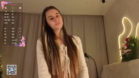 Snapshot of christinfinnie chatting on December 2025 04:44:01 PM Ellie online show from December 2025 04:44:01 PM