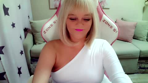 Christi online show from February 2025 04:50:01 PM
