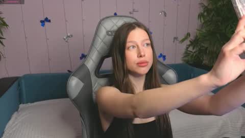 Snapshot of chrome_heartz chatting on January 2026 08:29:01 AM EvaBlonde TayaBrunette EliieBlack hair online show from January 2026 08:29:01 AM