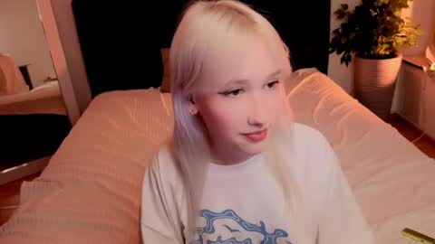 EvaBlonde TayaBrunette EliieBlack hair online show from May 2026 07:34:02 PM