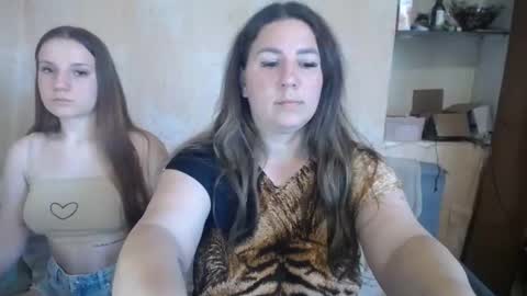 Snapshot of chrystalbella chatting on April 2026 02:57:01 PM Diana online show from April 2026 02:57:01 PM