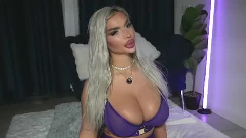 Chrystal online show from June 2026 07:36:02 PM