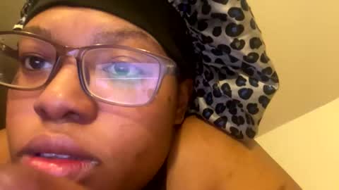 Snapshot of chubbygirl1300 chatting on February 2026 02:12:02 AM Mommy milf online show from February 2026 02:12:02 AM