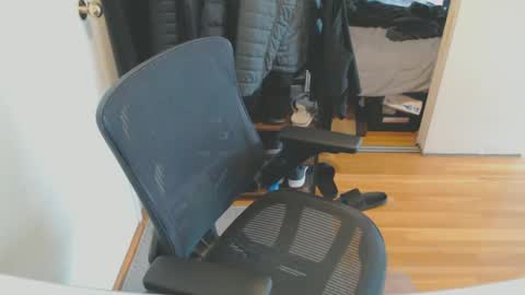 AstorYvr online show from November 2025 06:09:02 PM