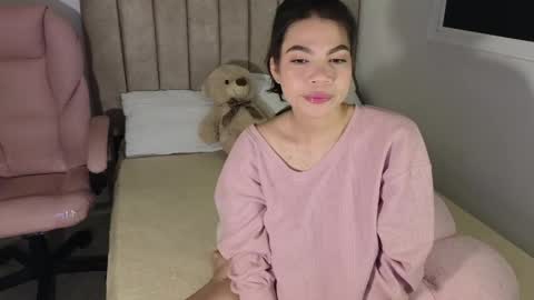 Mia online show from May 2026 05:14:01 AM