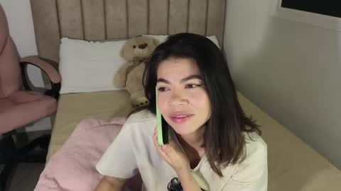 Mia online show from May 2026 04:52:01 AM
