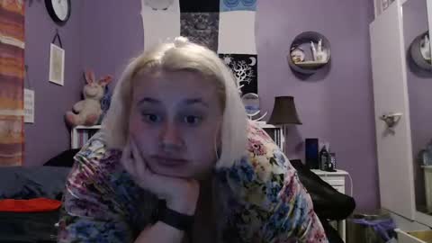 Snapshot of cinnaburwood chatting on December 2024 02:57:02 PM Cinna online show from December 2024 02:57:02 PM