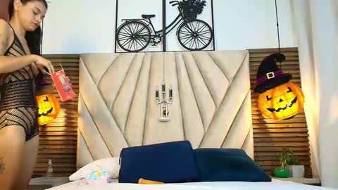 Snapshot of cinthiabaker chatting on November 2025 12:07:02 PM cinthiabaker online show from November 2025 12:07:02 PM