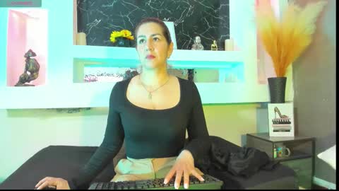 Cinthya  online show from January 2026 02:08:01 PM