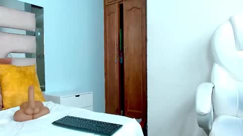 Snapshot of cintia_hills chatting on January 2025 04:06:02 AM Cintia Hills online show from January 2025 04:06:02 AM